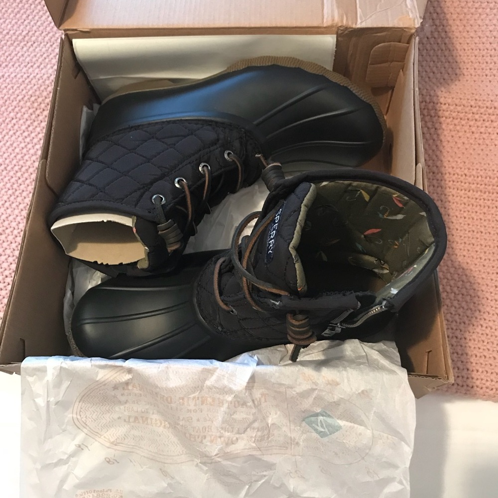New Sperry Duck boots size 6.5